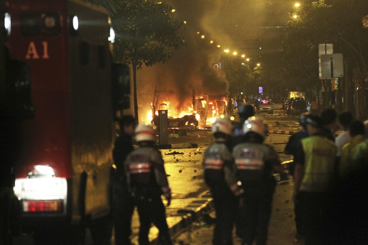 Singapore hit by rare outbreak of rioting, 27 arrested