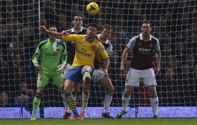 Man City sink Liverpool, Walcott lifts Arsenal