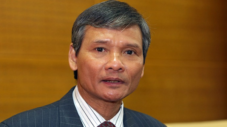 Despite devaluation, holding Vietnamese dong still more beneficial: official