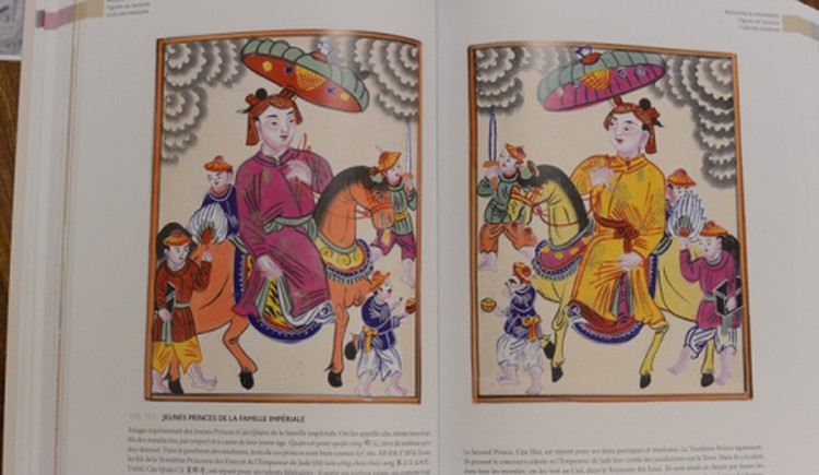 Hanoi exhibition features valuable Vietnamese folk paintings