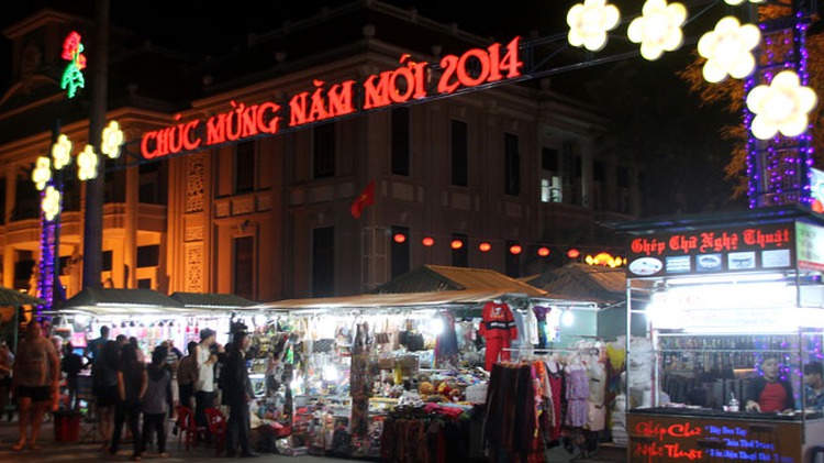 Nha Trang filled with lights for coming Tet