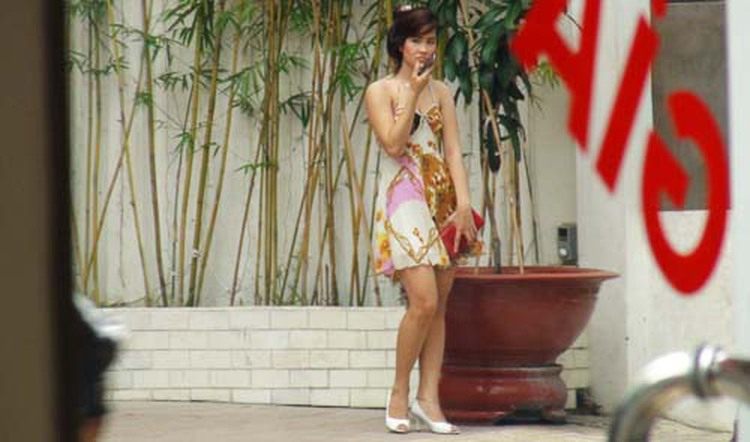 Almost 33,000 prostitutes work in Vietnam, illegally