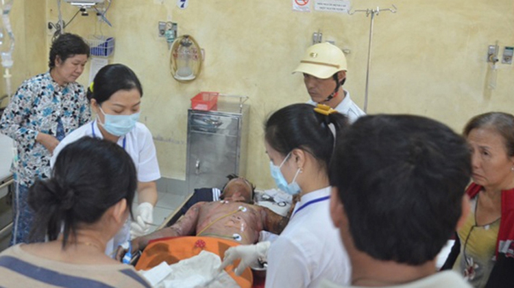 Worker burned alive, trapped on electric pole