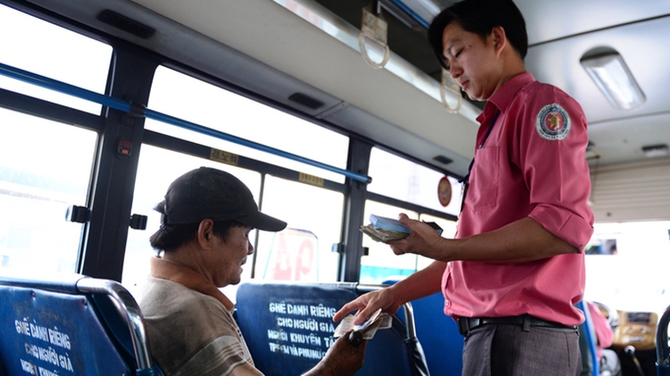 Crime-busting bus staff