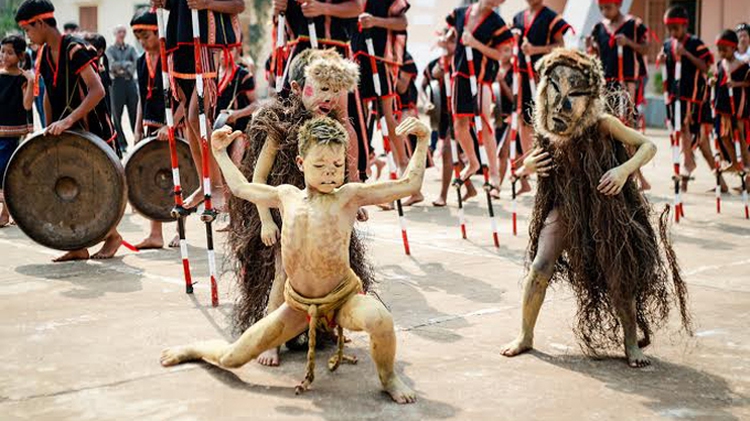 Clown dance a highlight at deserted old village
