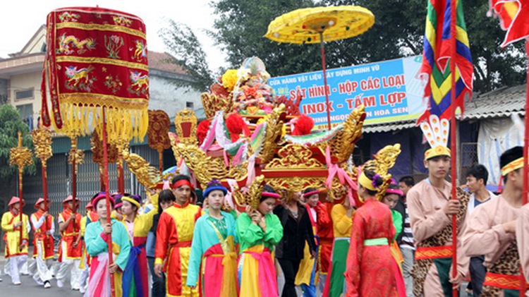 Traditional spring fests liven up north, central provinces