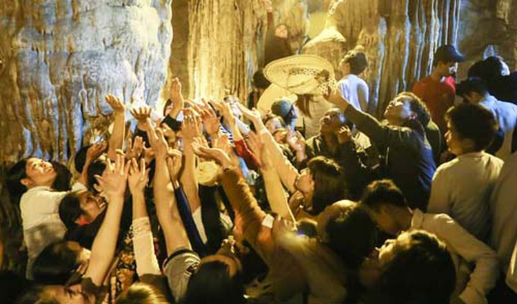 The superstitious society in Vietnam