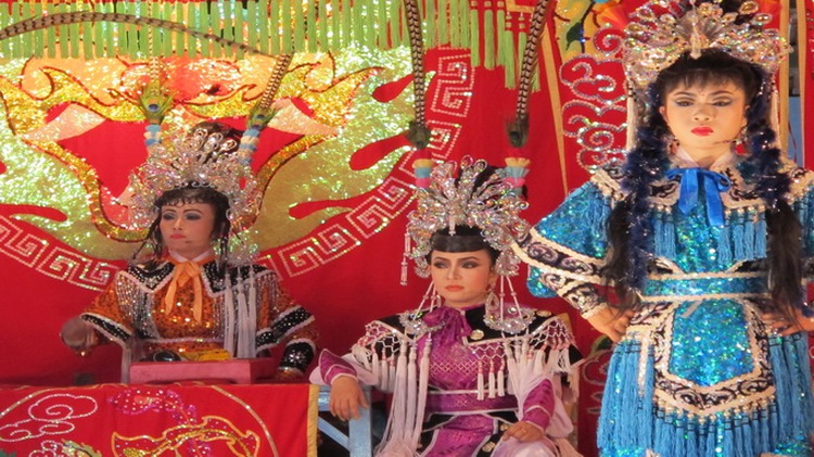 Traditional artists stay devoted against all odds