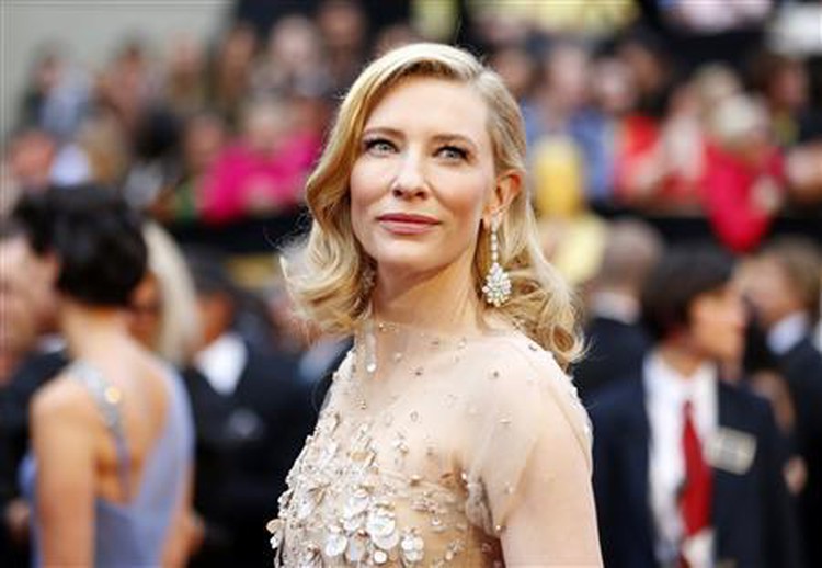 In gowns and shorts, Hollywood arrives for Oscars night