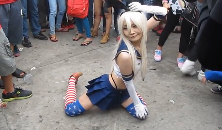 Japanese cosplayer apologizes for suggestive poses at HCMC fest
