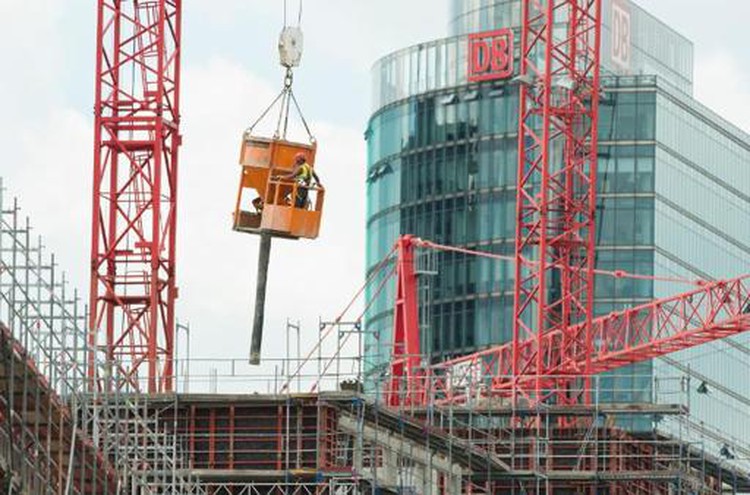 Eurozone recovery accelerates with 0.3% growth in fourth quarter