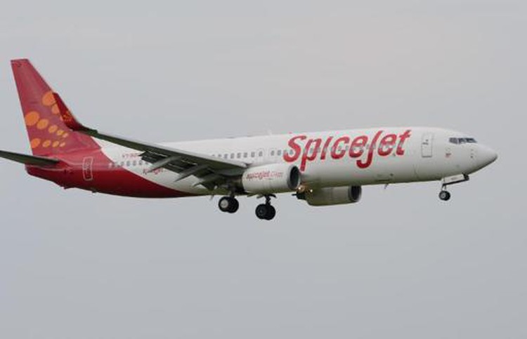 India's SpiceJet places $4.4 billion order with Boeing