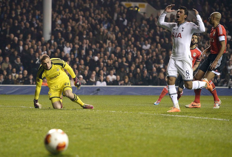 Fiorentina hold Juve while Benfica sink Spurs