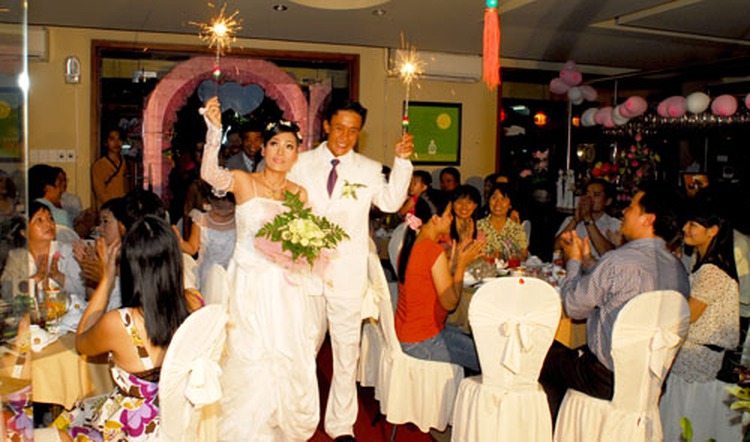 Two hours late for weddings? No big deal in HCMC!