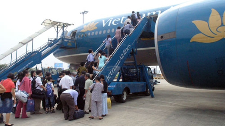 Vietnam man gets 6-month flight ban for bomb joke