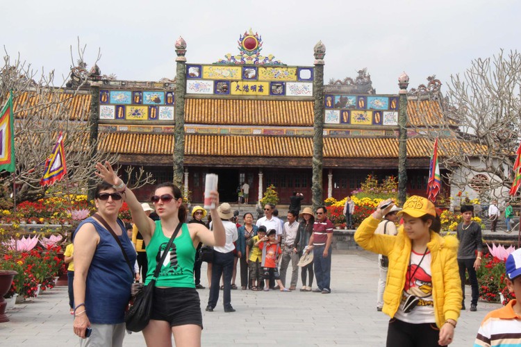Vietnam tourism: Who is guiding who?