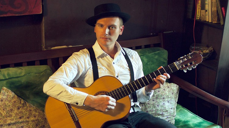 US singer performs Trinh Cong Son song on his death anniversary