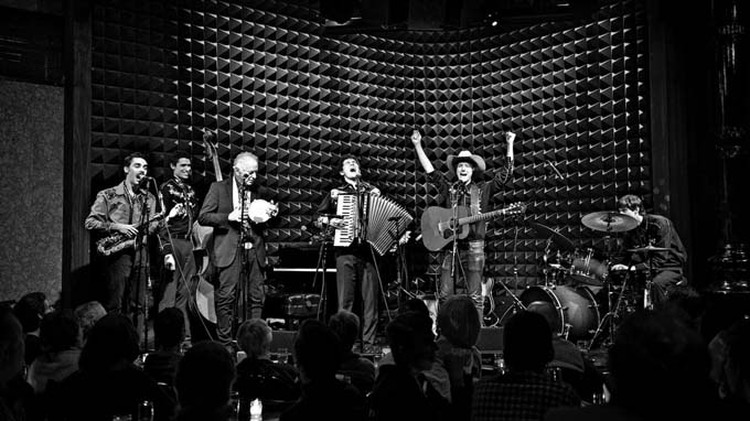 US band to give free concerts in Vietnam