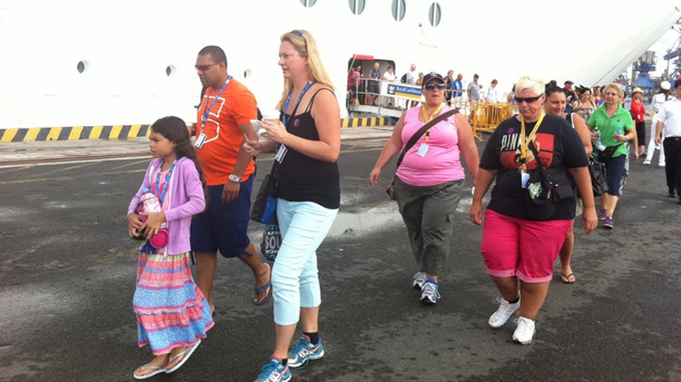 Luxury cruise ships bring a record 8,500 tourists to Vietnam
