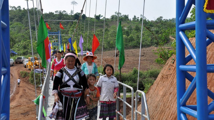 Vietnam builds bridge in village where people crossed stream in plastic bags