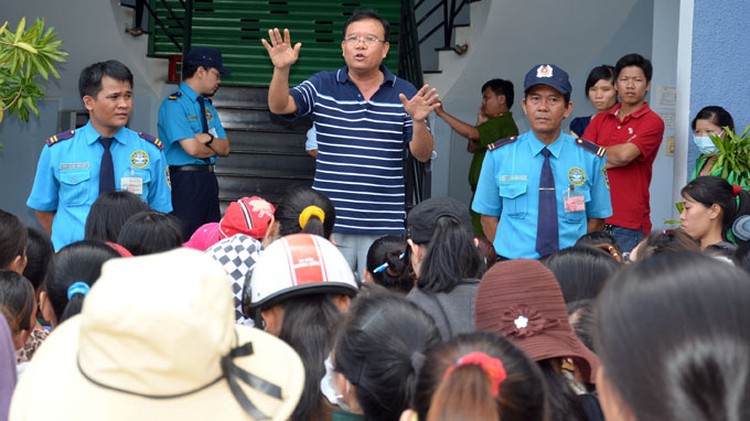 Vietnam man pays salaries to workers whose bosses ran away