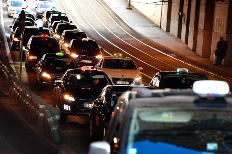 Uber taxi app seeks capital at $12 bn value: report