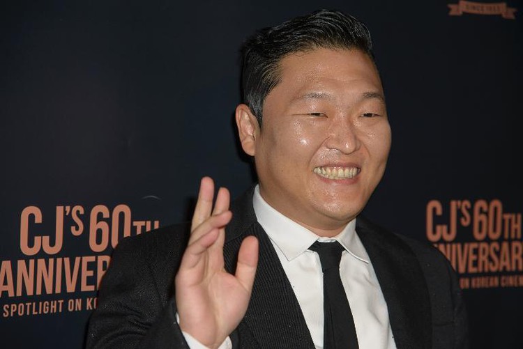 Psy's 'Gangnam Style' galloping to YouTube record