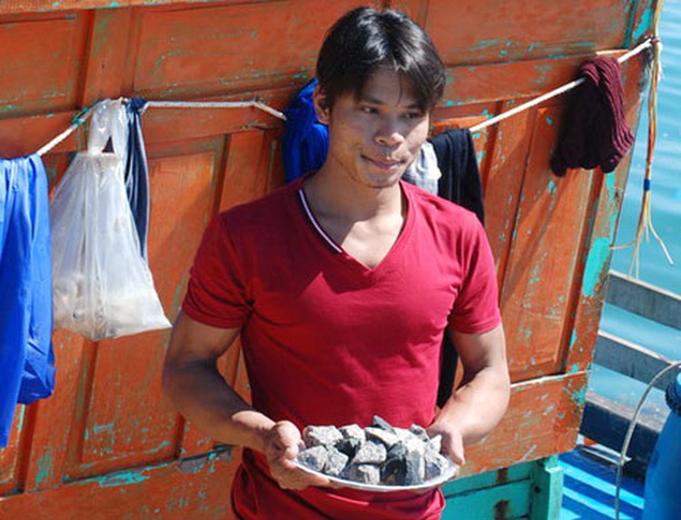 Vietnam fisherman recalls escape from 3-hour chase by Chinese vessel