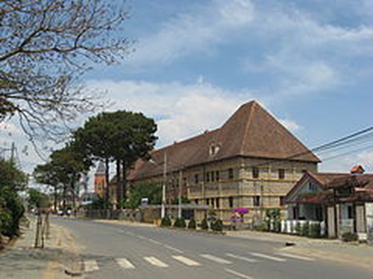 French-style historical edifice in Vietnam resort city destroyed in fire