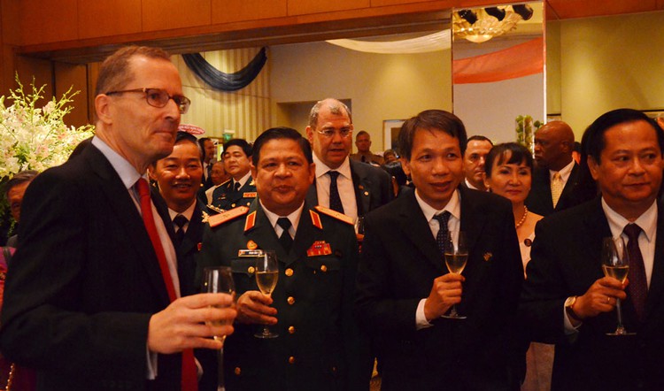 British Consulate celebrates birthday of Queen Elizabeth II in Vietnam metro
