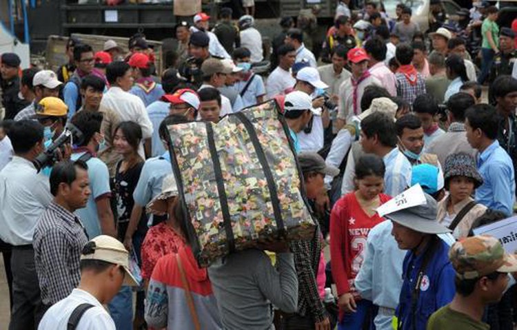 Cambodian worker exodus triggers Thai economy fears