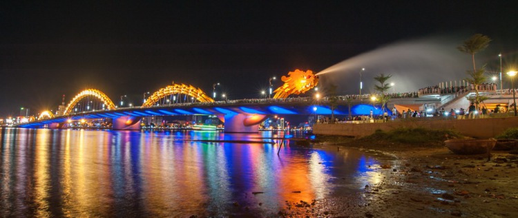 Central Vietnam city’s bridge internationally honored for lighting design