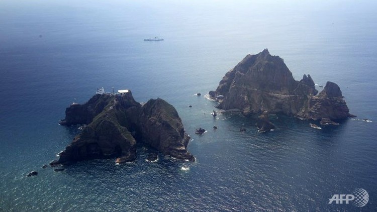 North Korea fires short-range projectiles into sea