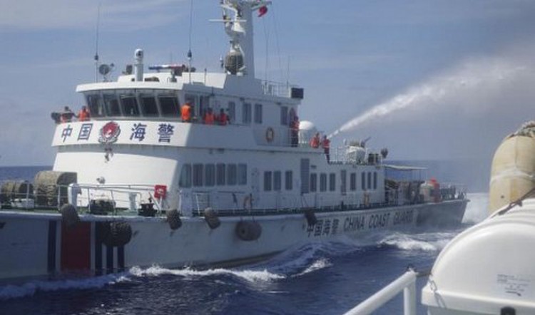 China’s spying plane flies only 150 meters above Vietnamese vessels