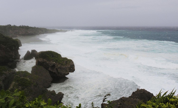 Japan battens down as intense typhoon Neoguri nears