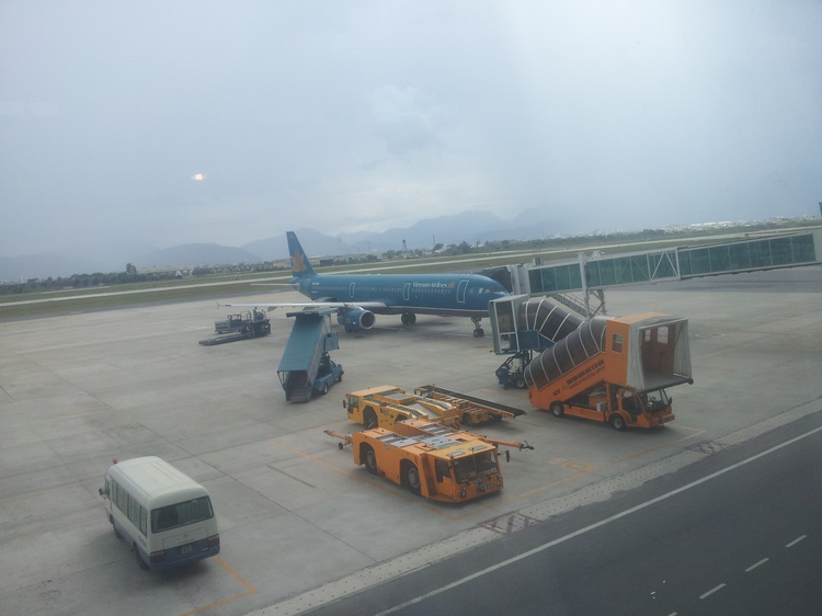 Vietnam Airlines plane lands safely in Hanoi despite burst tire