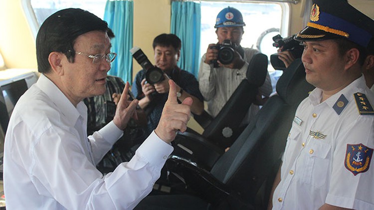 Vietnam President asks northern island soldiers to be ready in all circumstances