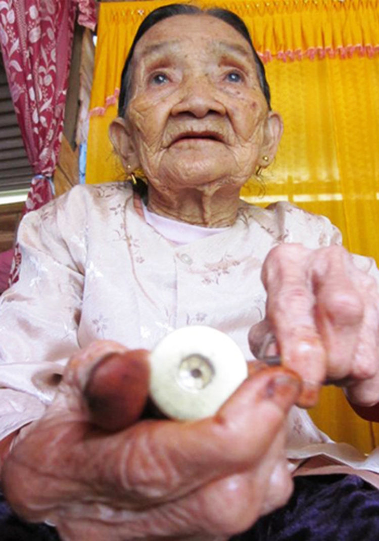 A mountain herbalist in Vietnam