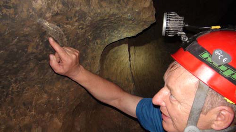 Vietnam province suggests Medal of Labor for British caving expert