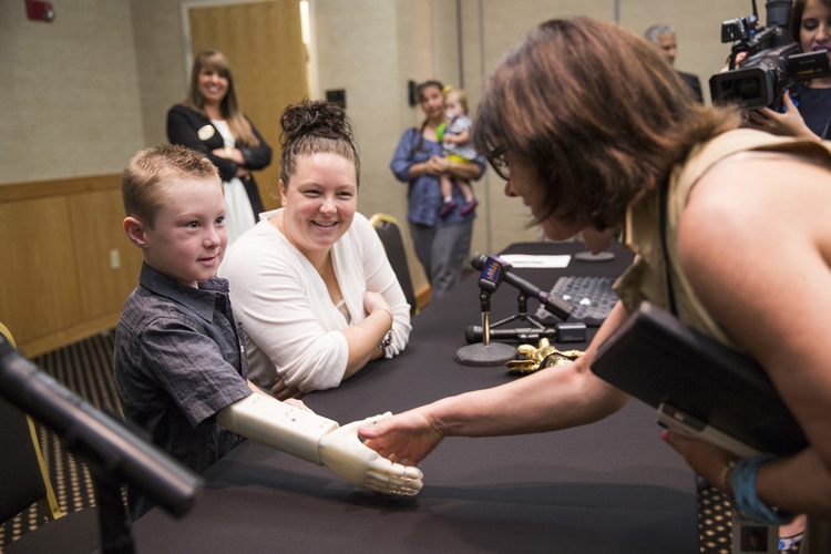 Florida boy gets prosthetic arm and hand from 3-D printer