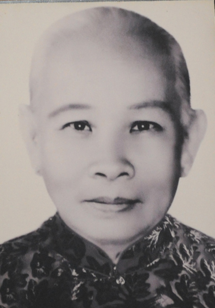 Sole plaintiff against 35 US firms: Born to a heroic family