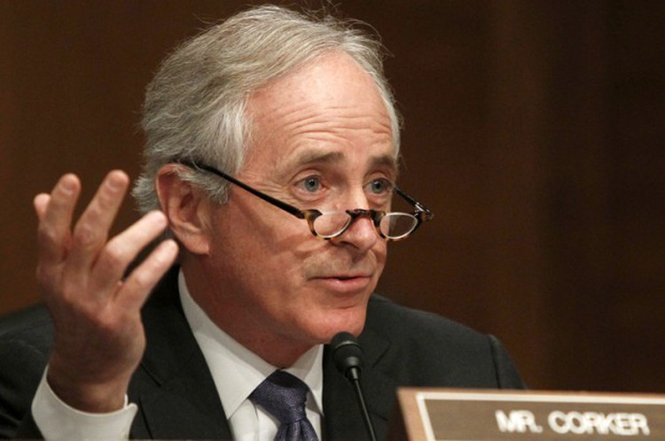 U.S. Senate mulls lifting lethal weapon embargo on Vietnam: senator