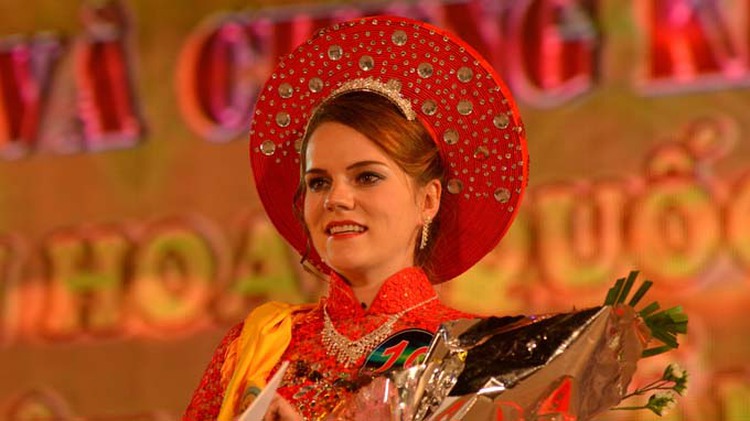 Russian student crowned beauty queen at Vietnam’s martial arts fest