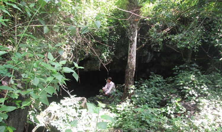 New grottos discovered along central Vietnam river