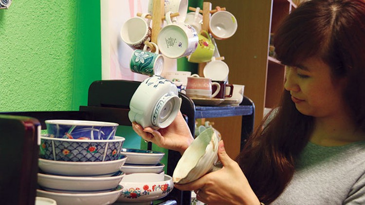 Collecting Japanese pottery now a fad in Vietnam hub