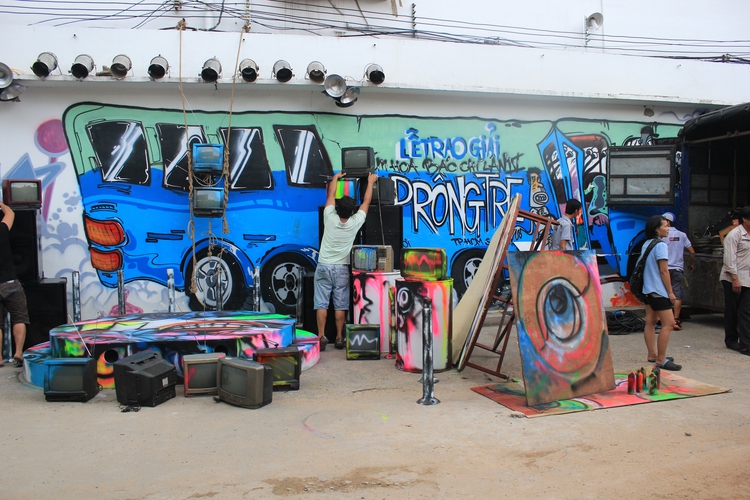 Dilapidated area turns into contemporary art space in Vietnam megacity (video)