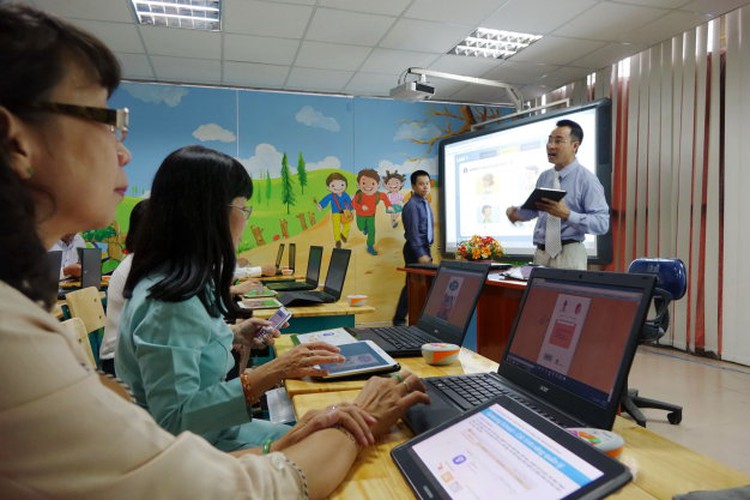 Plan requiring 326,000 elementary students to use tablets meets opposition in Vietnam