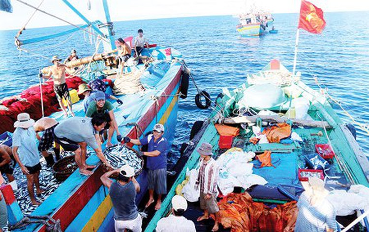 In photos: Supply vessel doubles as ‘the market amidst the East Vietnam Sea’