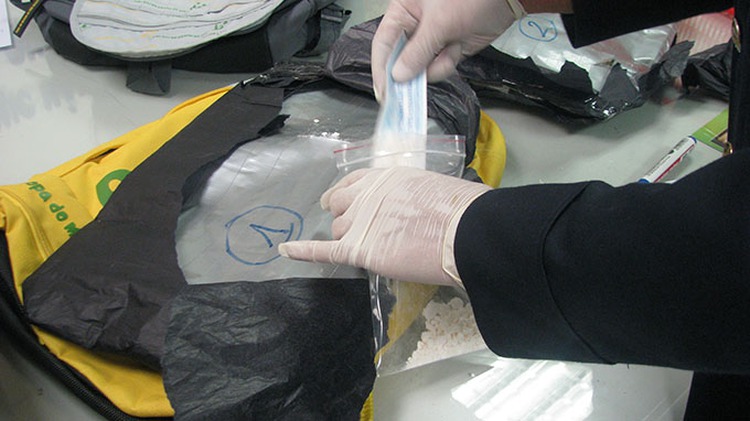 Russian woman in detention for carrying 2.78kg of cocaine at Vietnam airport