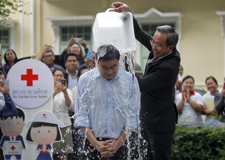 Ice Bucket Challenge takers could ‘kick the bucket,’ Vietnam doctors warn